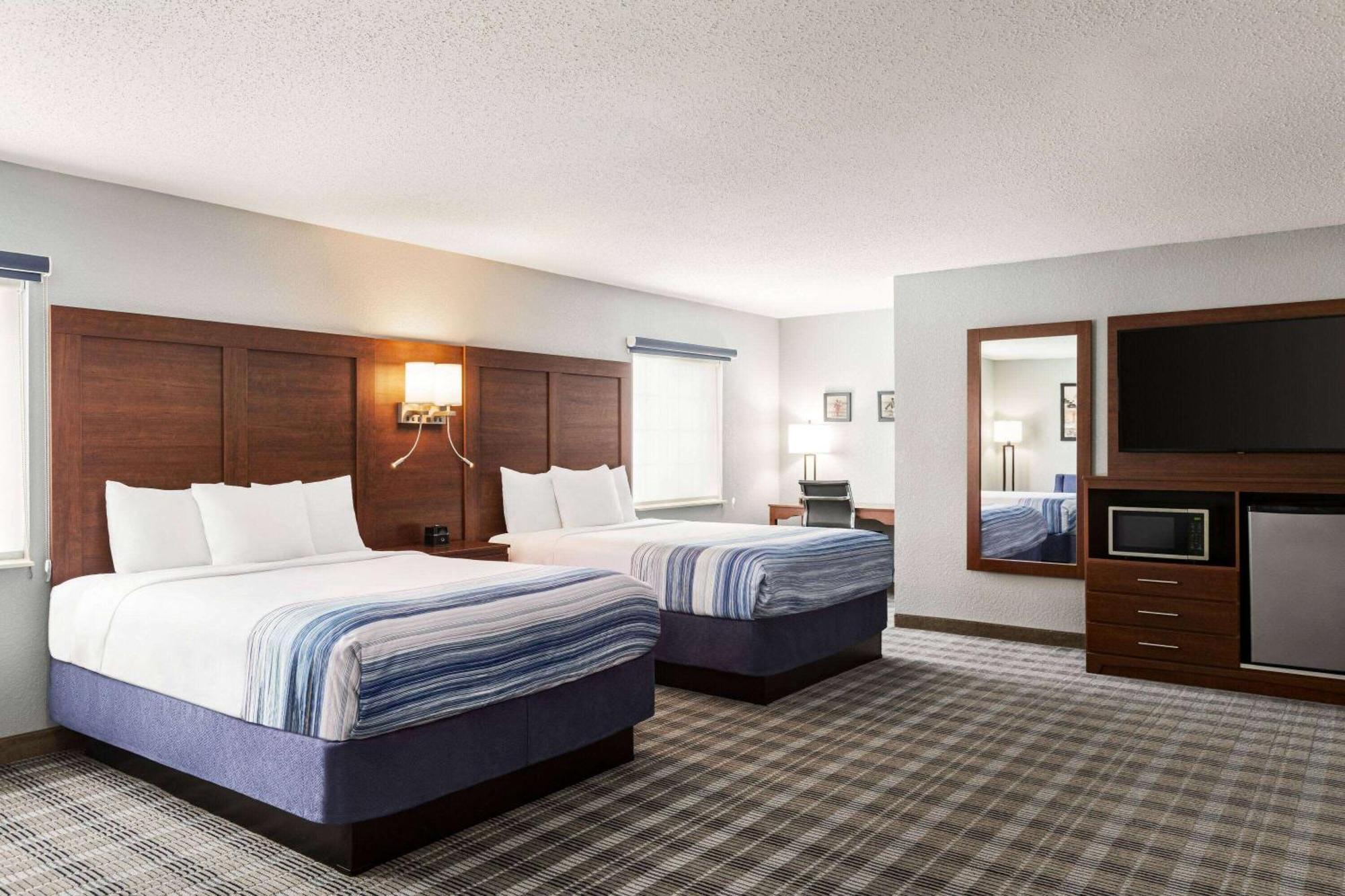 Americinn By Wyndham Williamsburg Buitenkant foto