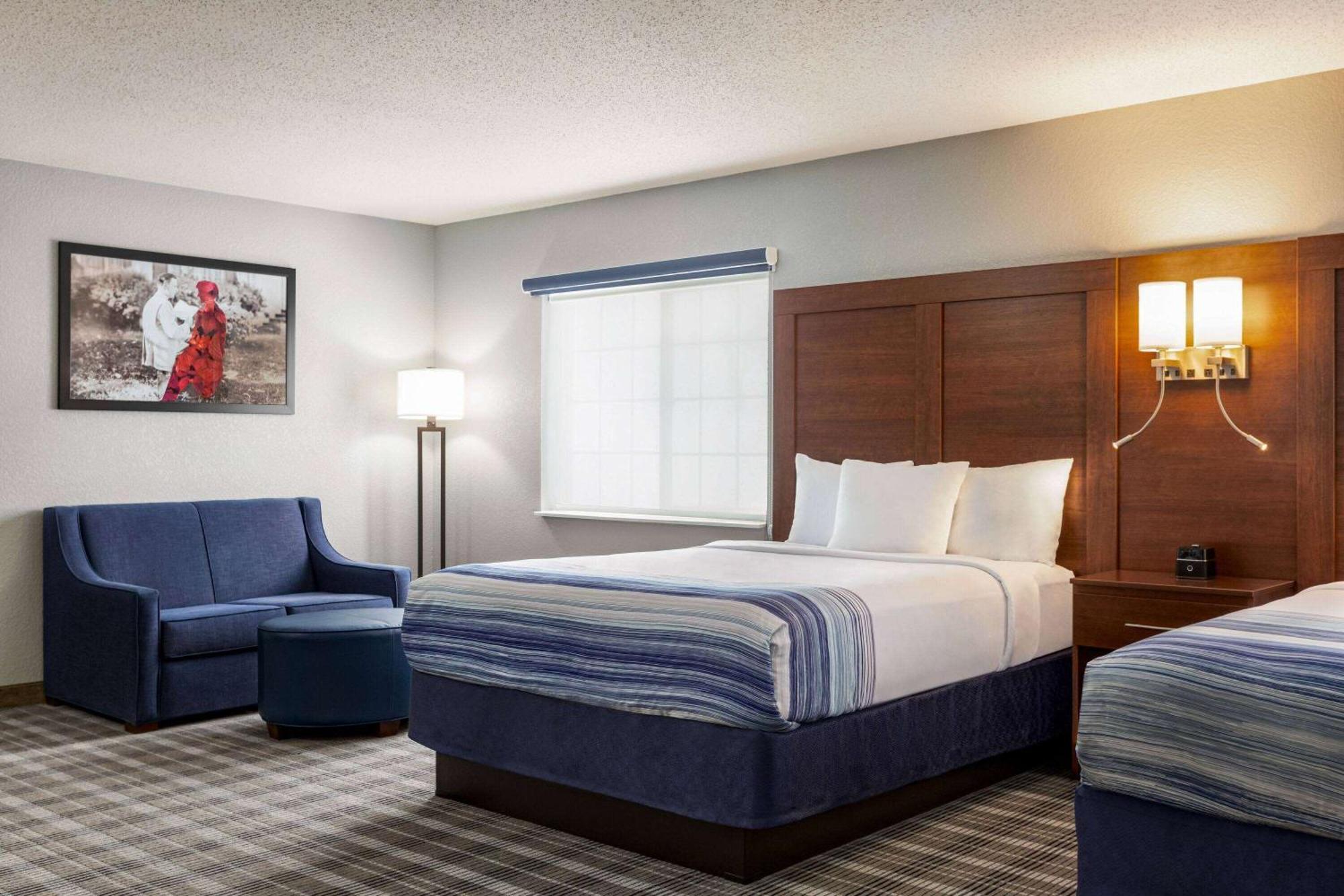 Americinn By Wyndham Williamsburg Buitenkant foto