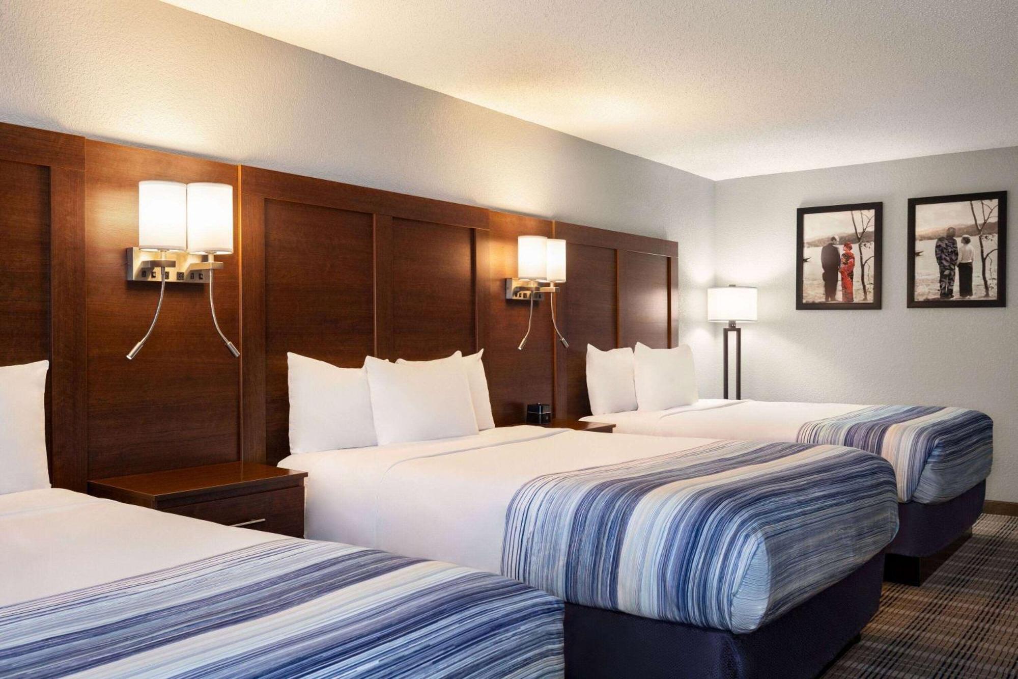 Americinn By Wyndham Williamsburg Buitenkant foto
