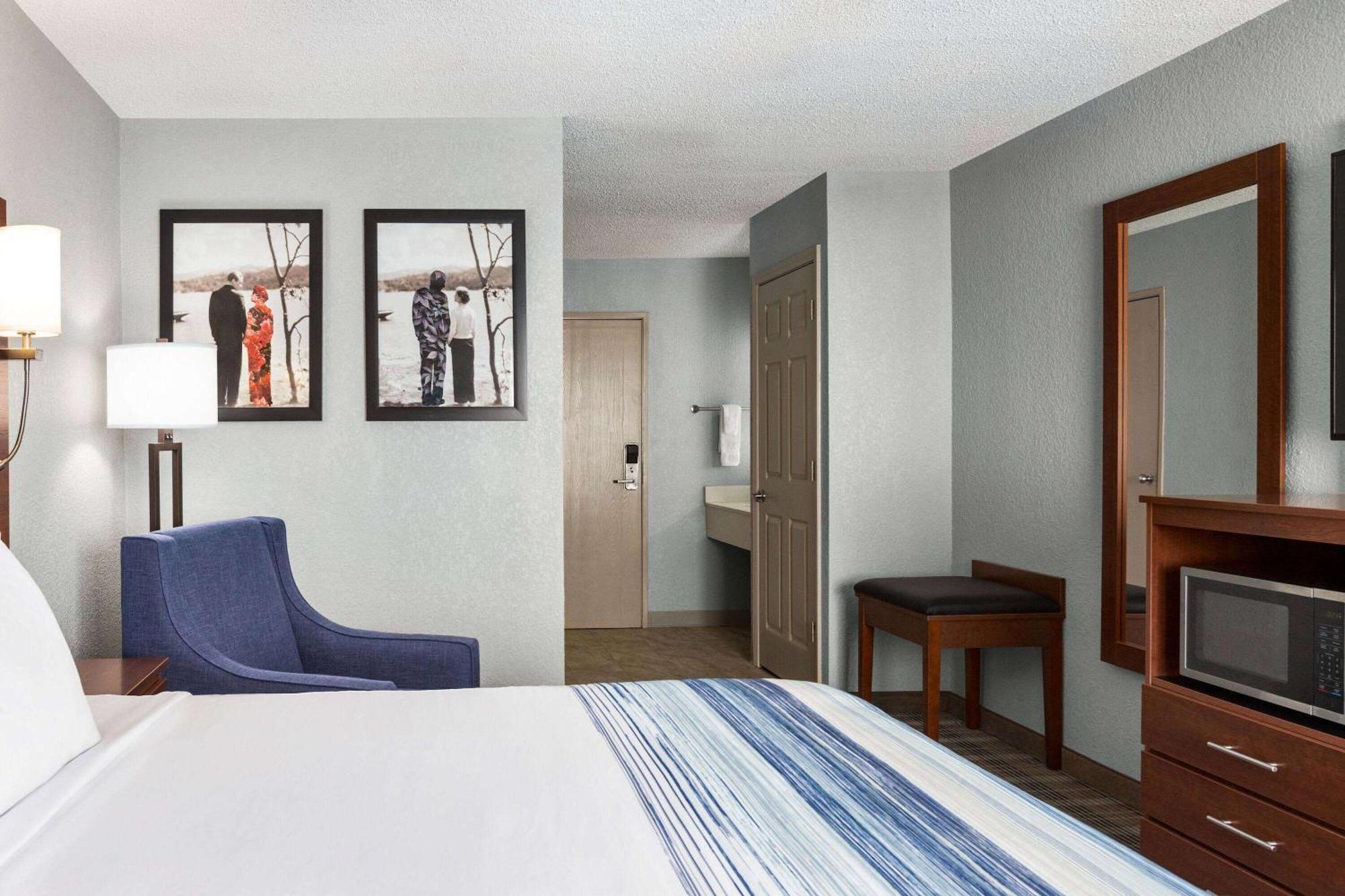 Americinn By Wyndham Williamsburg Buitenkant foto