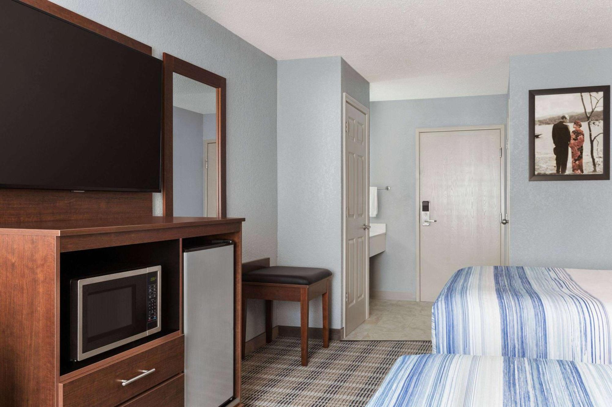Americinn By Wyndham Williamsburg Buitenkant foto