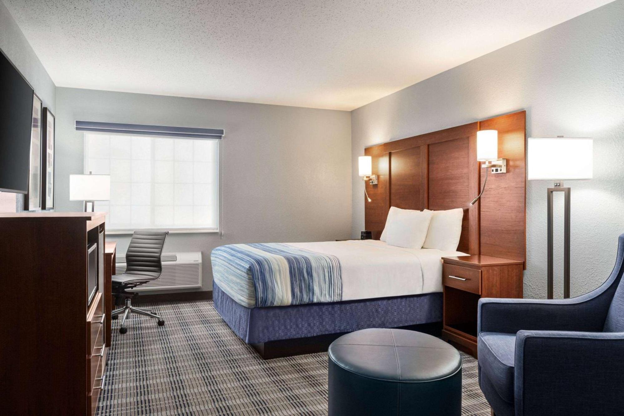 Americinn By Wyndham Williamsburg Buitenkant foto