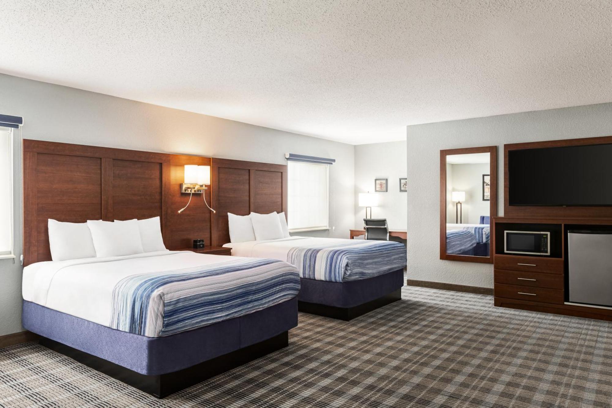 Americinn By Wyndham Williamsburg Buitenkant foto