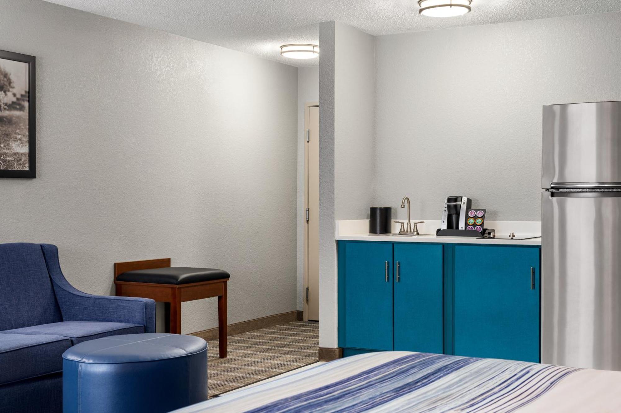 Americinn By Wyndham Williamsburg Buitenkant foto